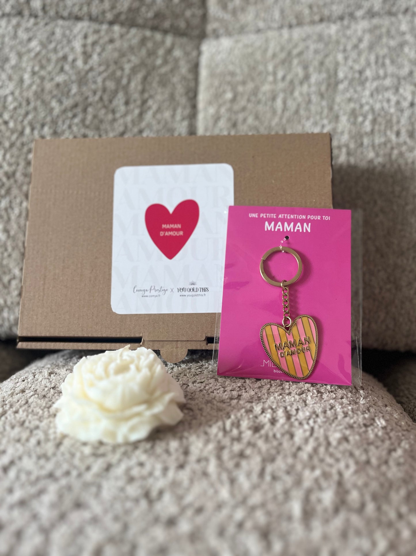 Coffret Maman d’Amour – Bougie pivoine & porte-clés cœur jaune et rose – Cadeau Fête des Mères original