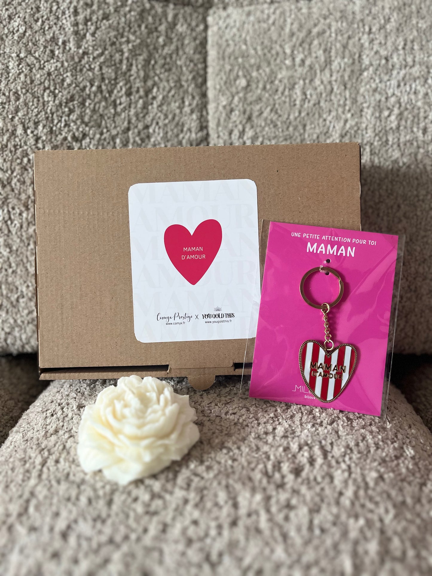 Coffret Maman d’Amour – Bougie pivoine & porte-clés cœur blanc et rouge – Cadeau Fête des Mères original