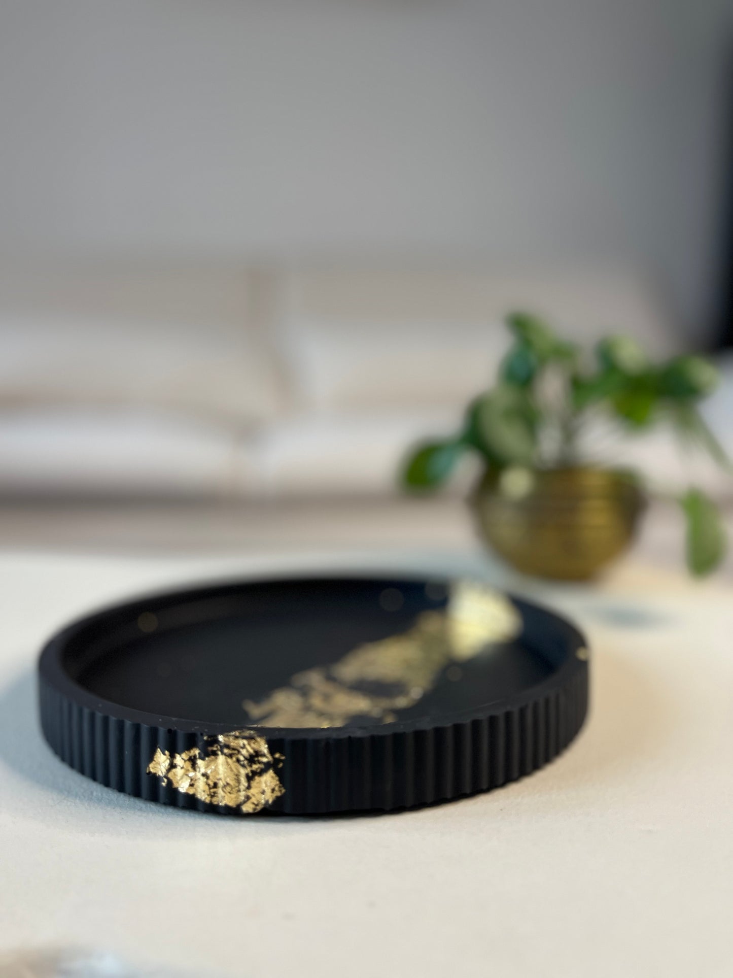 Plateau de décoration rond et rebords ondulés - Noir