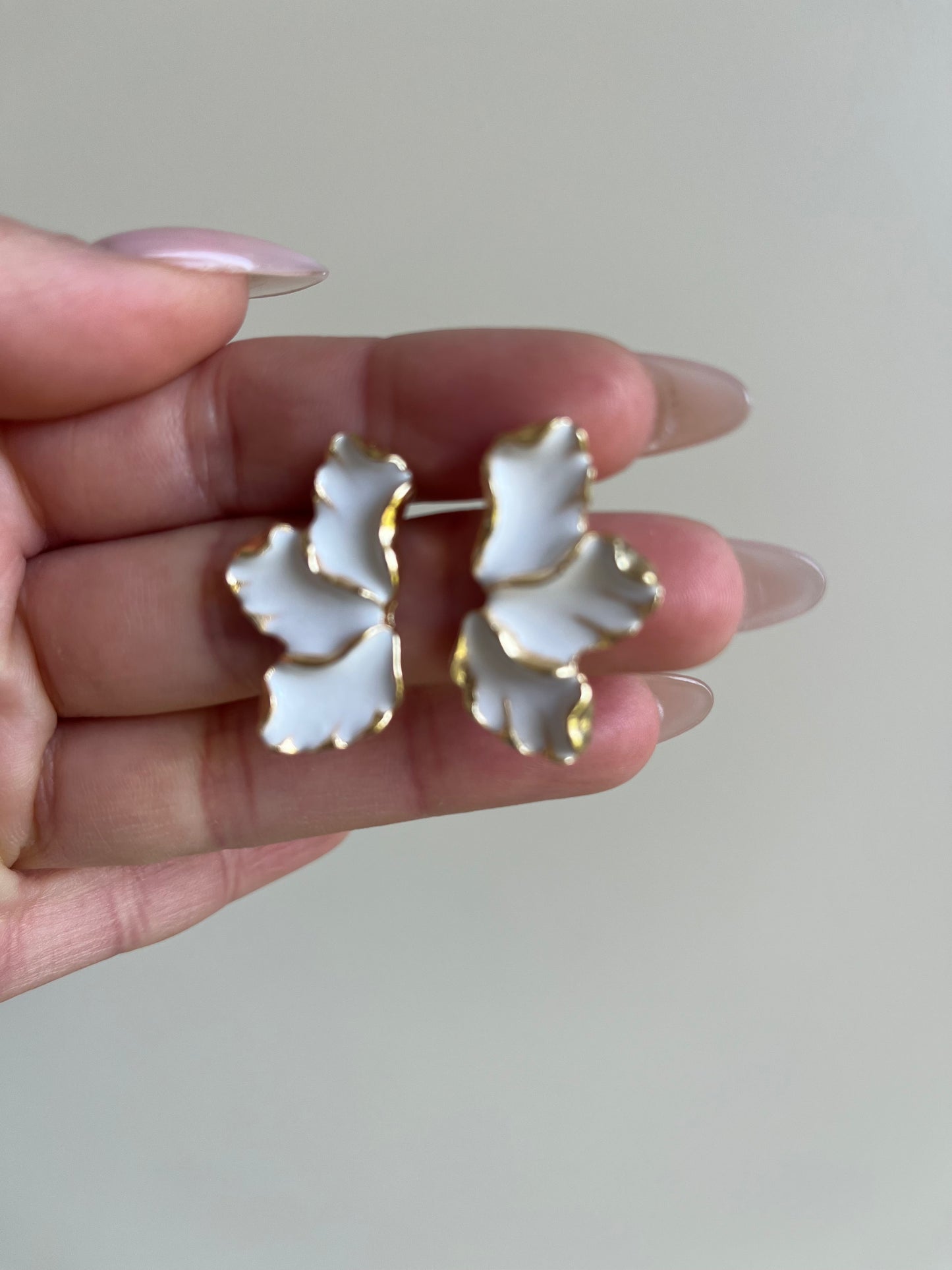 Boucles d'oreilles - Fleur blanche- Acier inoxydable