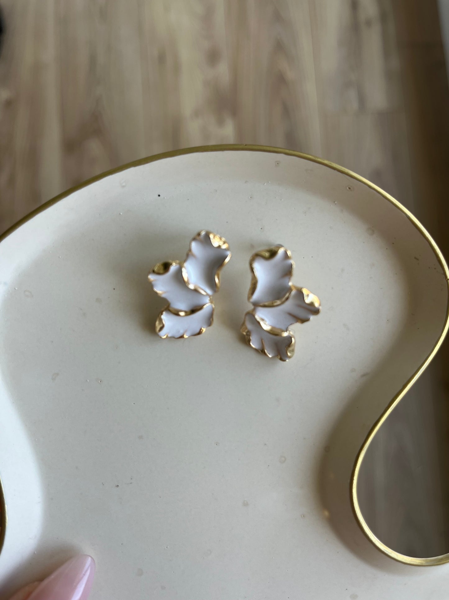 Boucles d'oreilles - Fleur blanche- Acier inoxydable