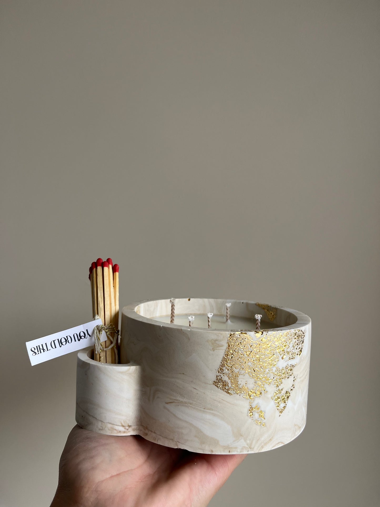 Maxi bougie végétale Cachemire et Soie – Moka feuilles d’or – 65h – You Gold This