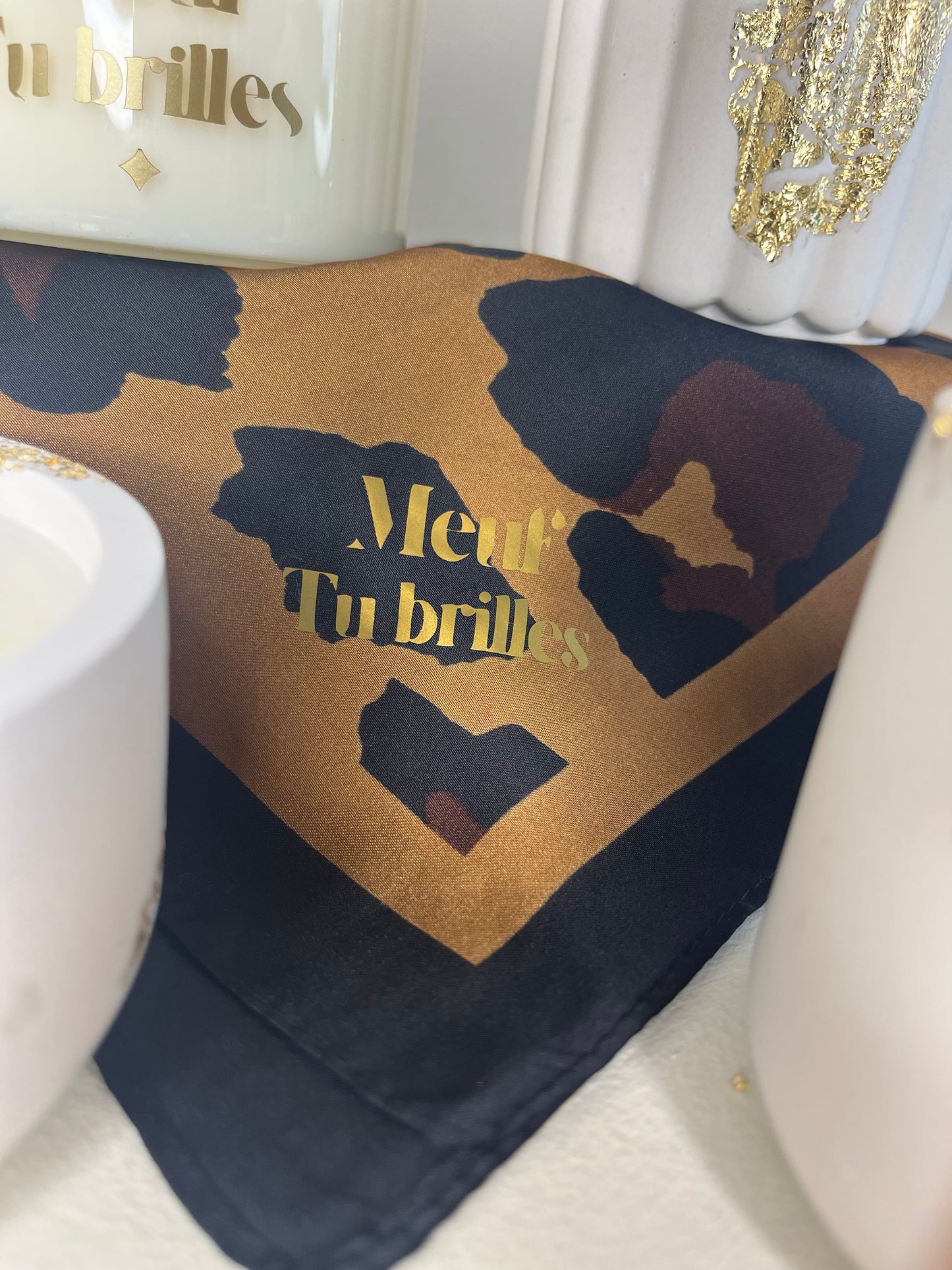 Foulard léopard marron « Meuf tu brilles » – Accessoire féminin élégant You Gold This