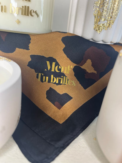 Foulard léopard marron « Meuf tu brilles » – Accessoire féminin élégant You Gold This