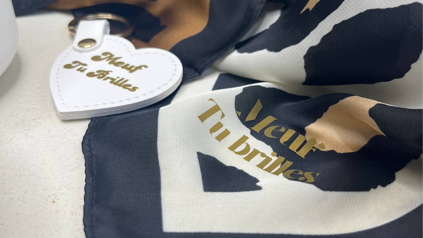 Foulard léopard fond blanc « Meuf tu brilles » – Accessoire chic et affirmé You Gold This