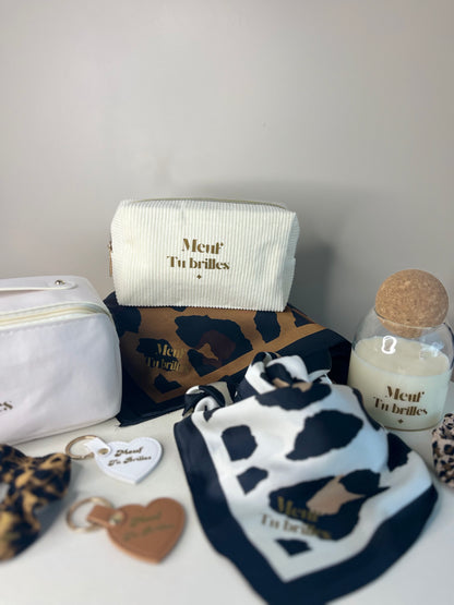 Foulard léopard fond blanc « Meuf tu brilles » – Accessoire chic et affirmé You Gold This