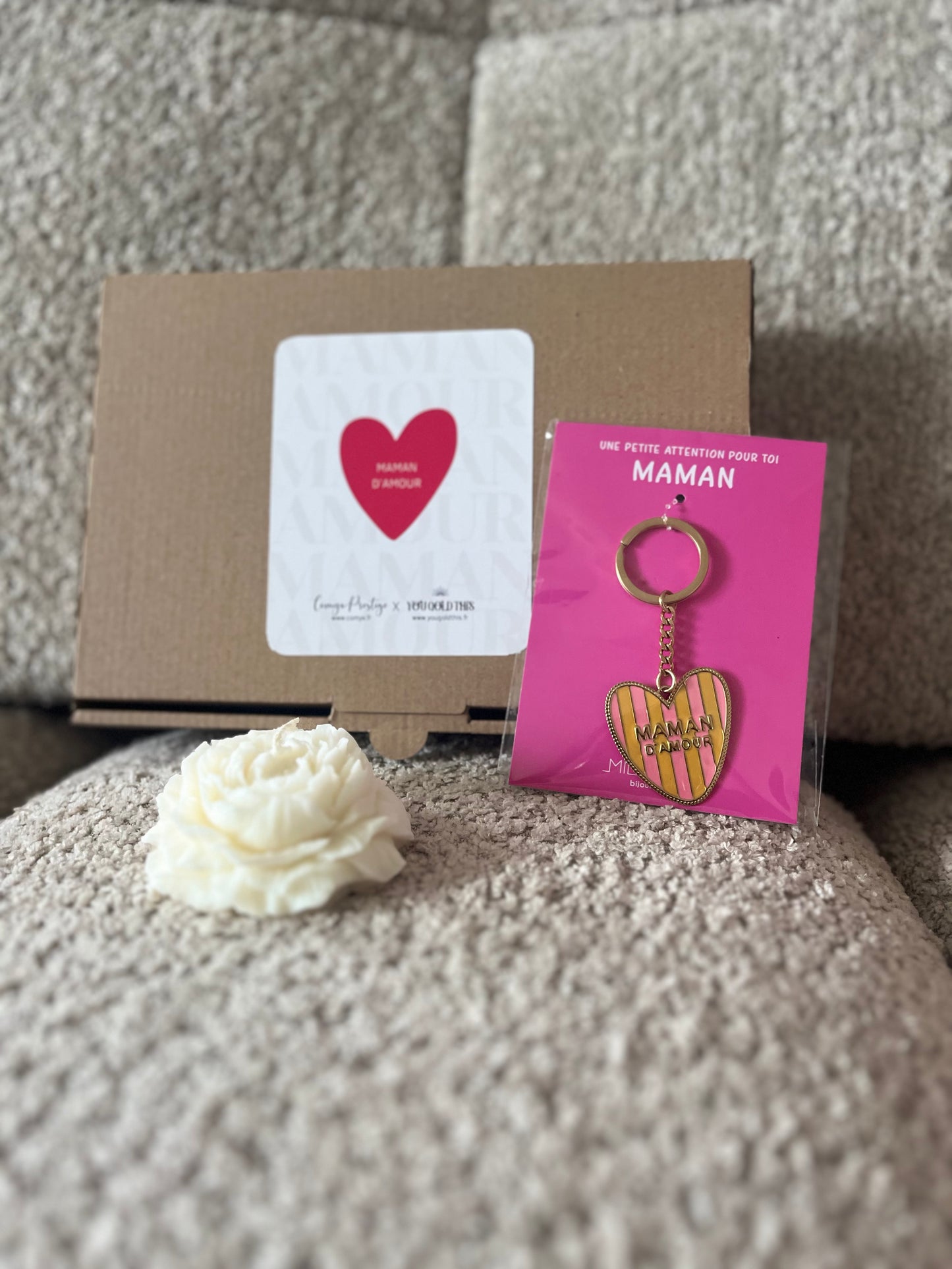 Coffret Maman d’Amour – Bougie pivoine & porte-clés cœur jaune et rose – Cadeau Fête des Mères original