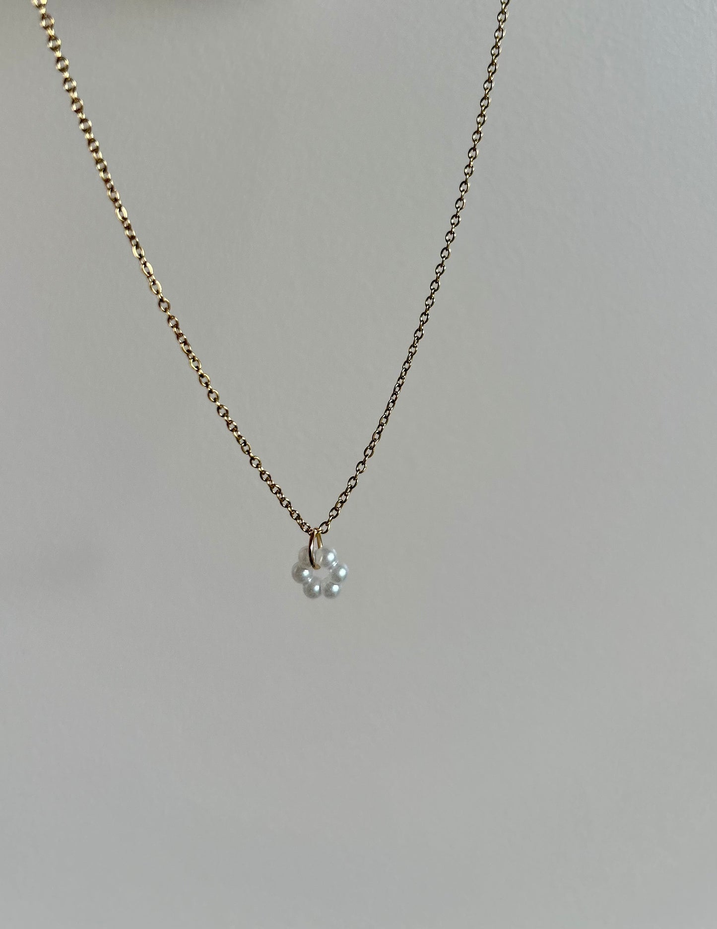 Collier pendentif fleur blanche – Doré – Bijoux – You Gold This