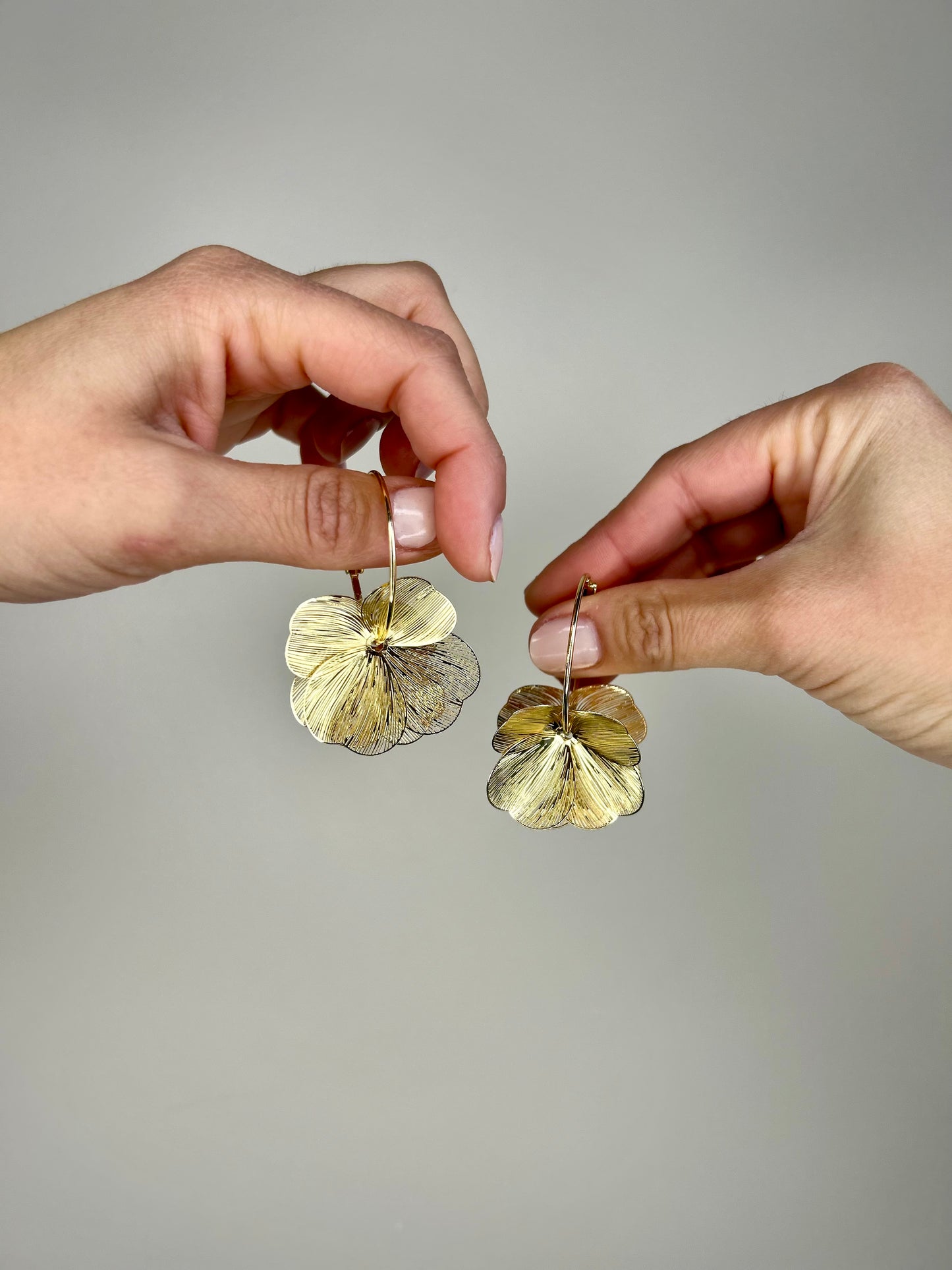 Boucles d’oreilles créoles fleurs – Doré – Bijoux  – You Gold This