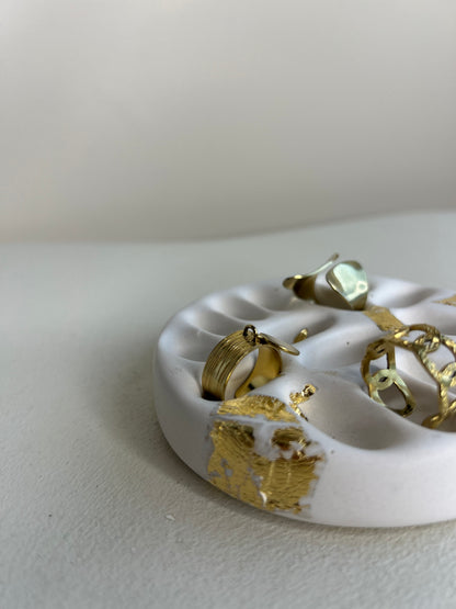 Plateau porte-bagues en Jesmonite – Feuilles d’or – You Gold This