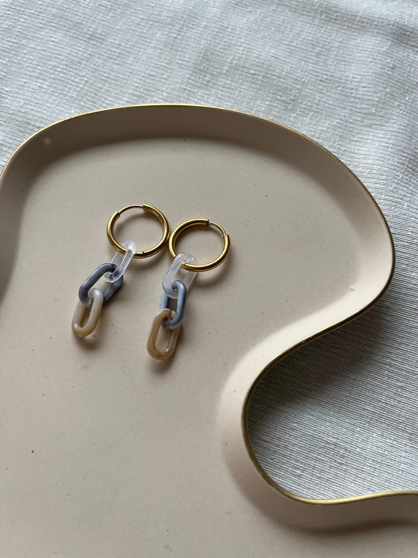 Boucles d'oreilles - Mailles beiges et grises - Acier inoxydable